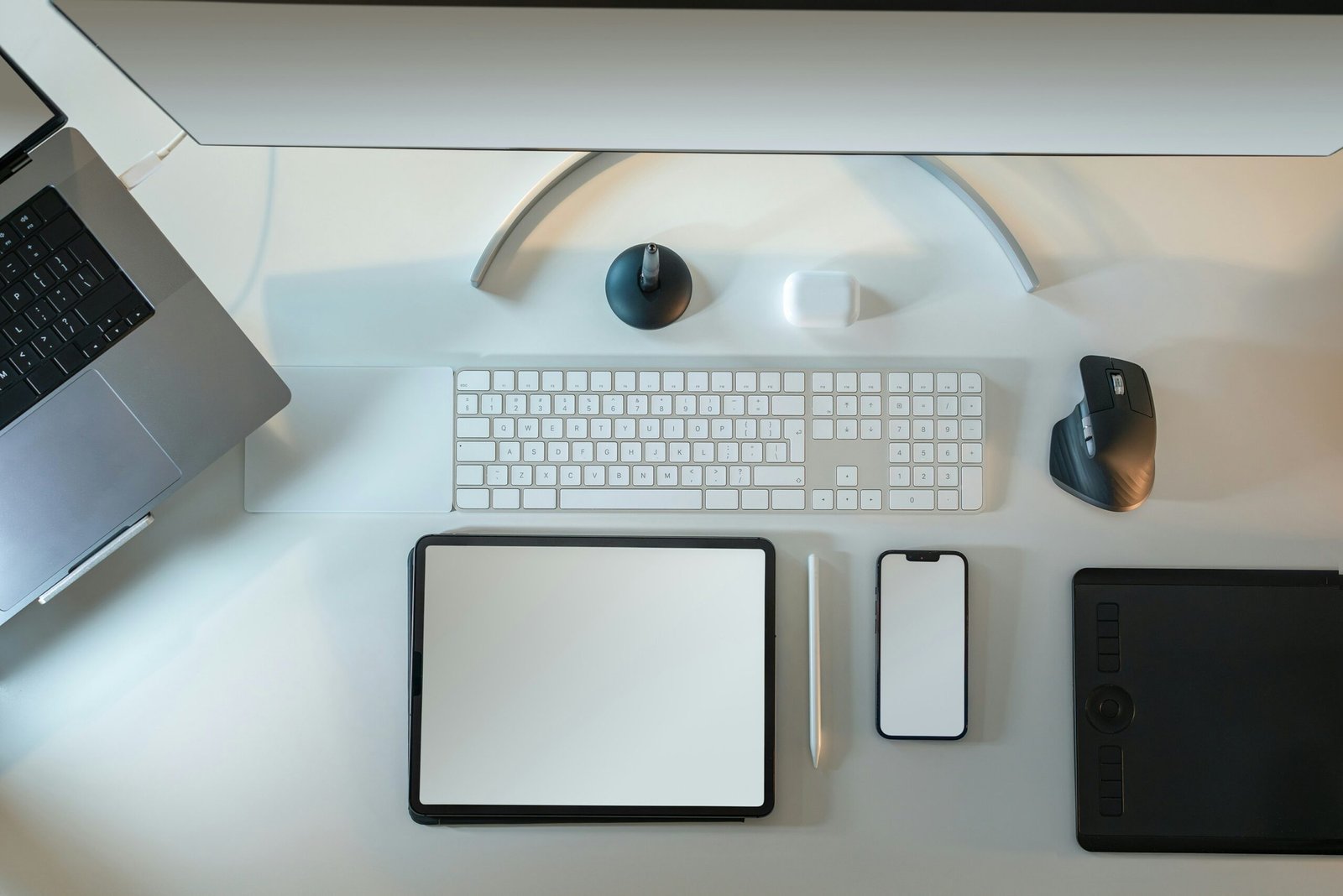 5 Desk Gadgets That Boost Productivity (and Make You Look Like a Pro)